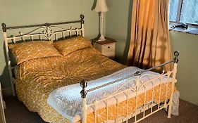 2 Bed Cottage - Sleeps 4 - Pets - Parking